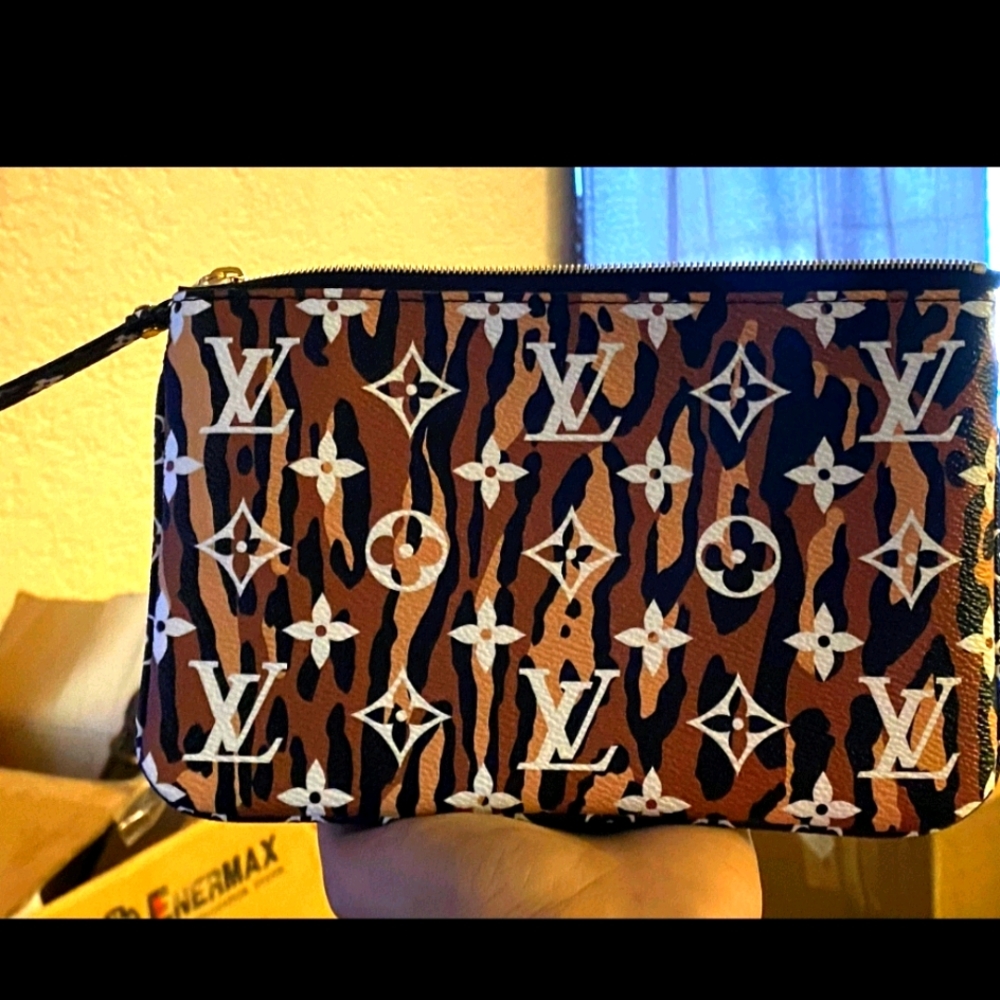 Louis Vuitton double zip pochette